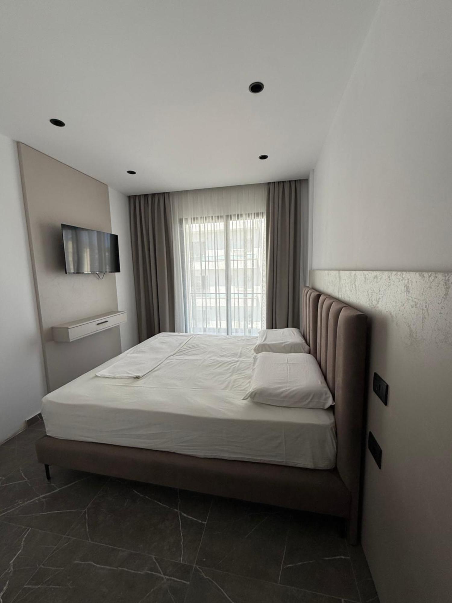 Imperial 4*