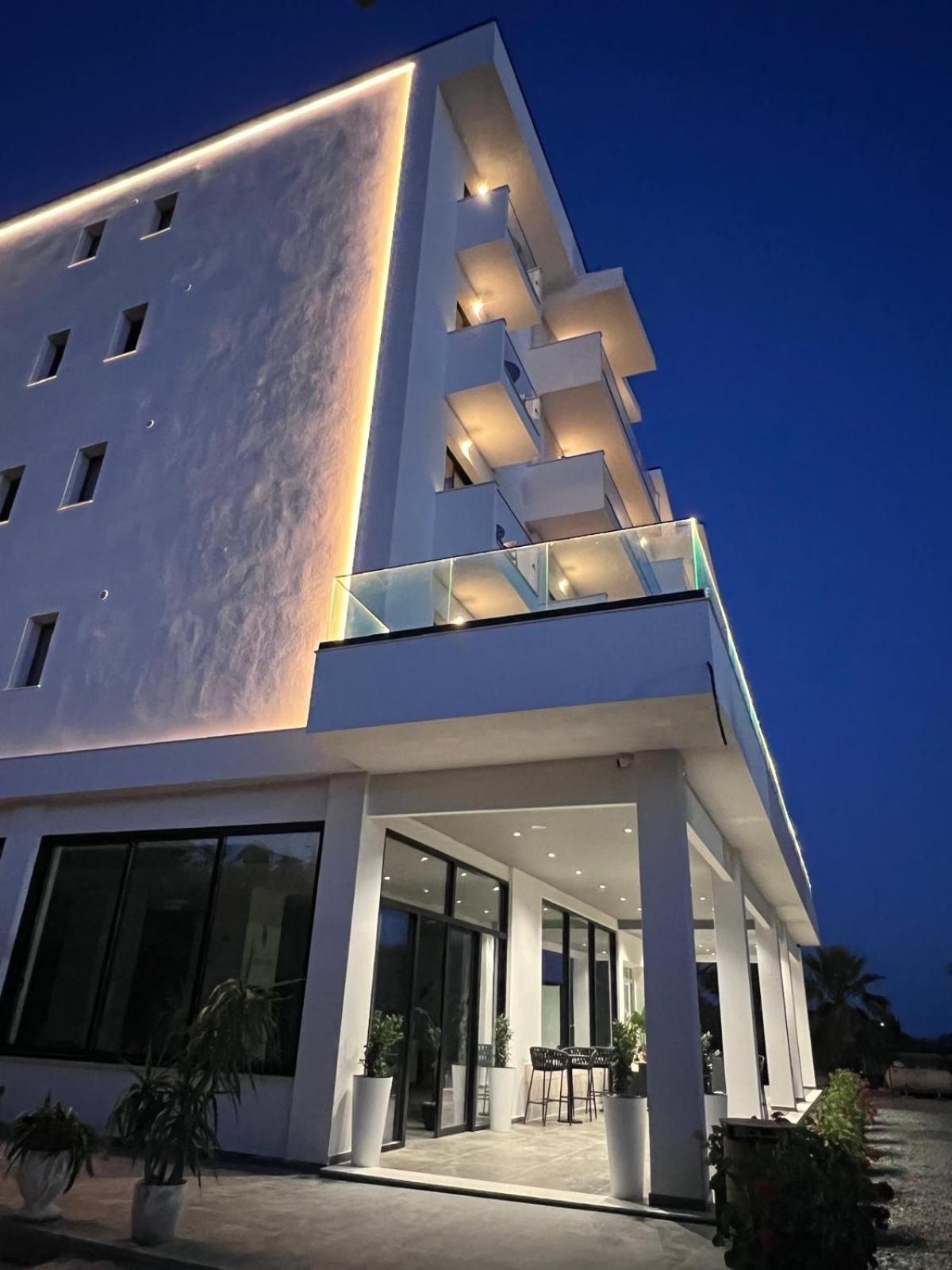 Imperial 4*